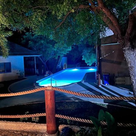 Lunar Dive Resort: Bamboo Villas クブ エクステリア 写真