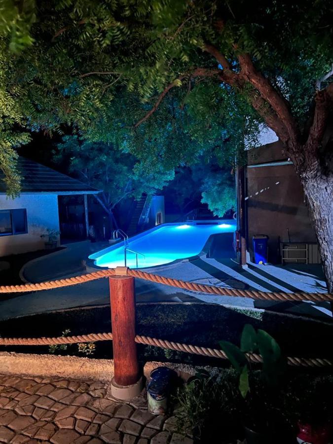 Lunar Dive Resort: Bamboo Villas クブ エクステリア 写真