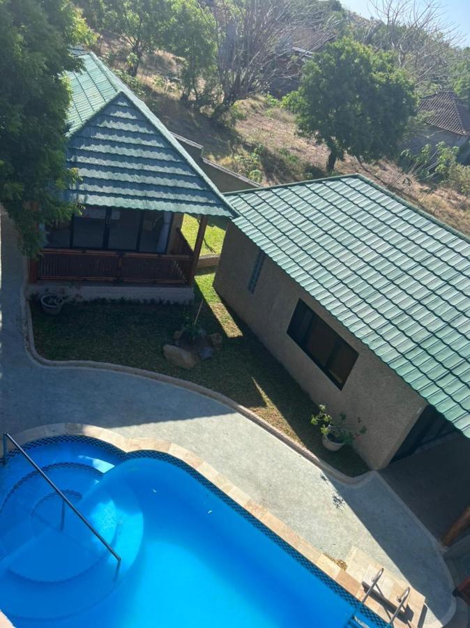 Lunar Dive Resort: Bamboo Villas クブ エクステリア 写真