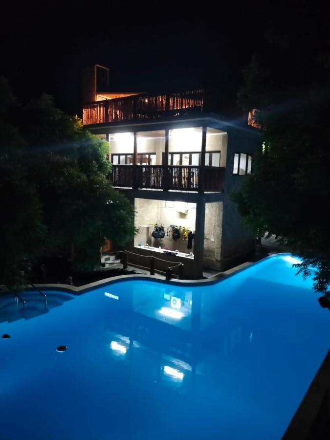 Lunar Dive Resort: Bamboo Villas クブ エクステリア 写真