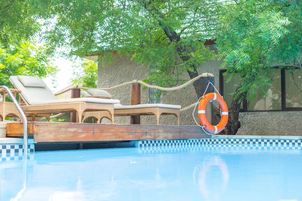 Lunar Dive Resort: Bamboo Villas クブ エクステリア 写真
