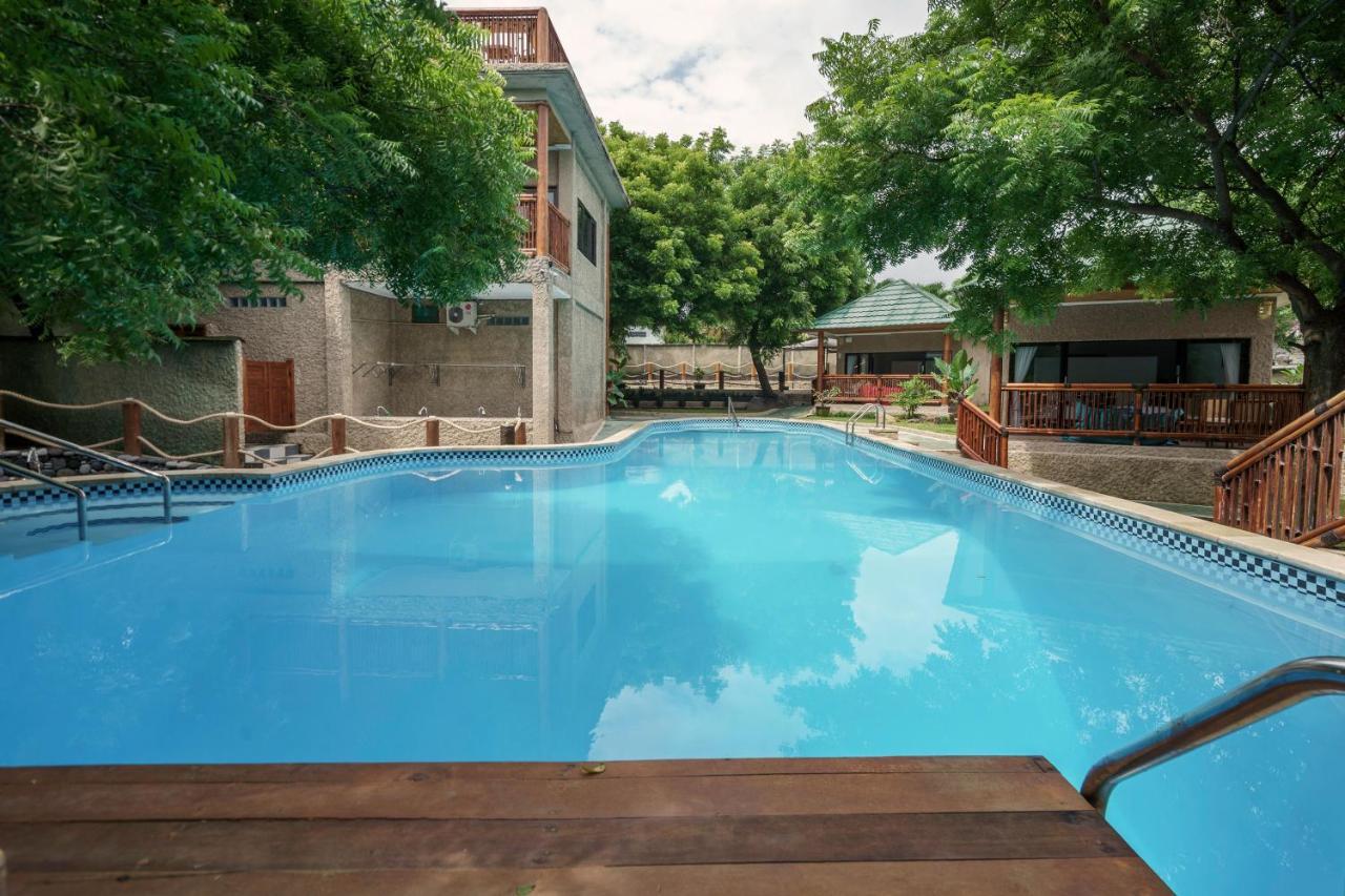 Lunar Dive Resort: Bamboo Villas クブ エクステリア 写真