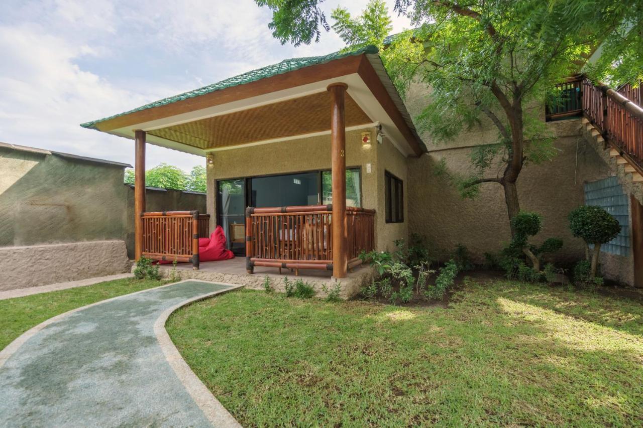 Lunar Dive Resort: Bamboo Villas クブ エクステリア 写真