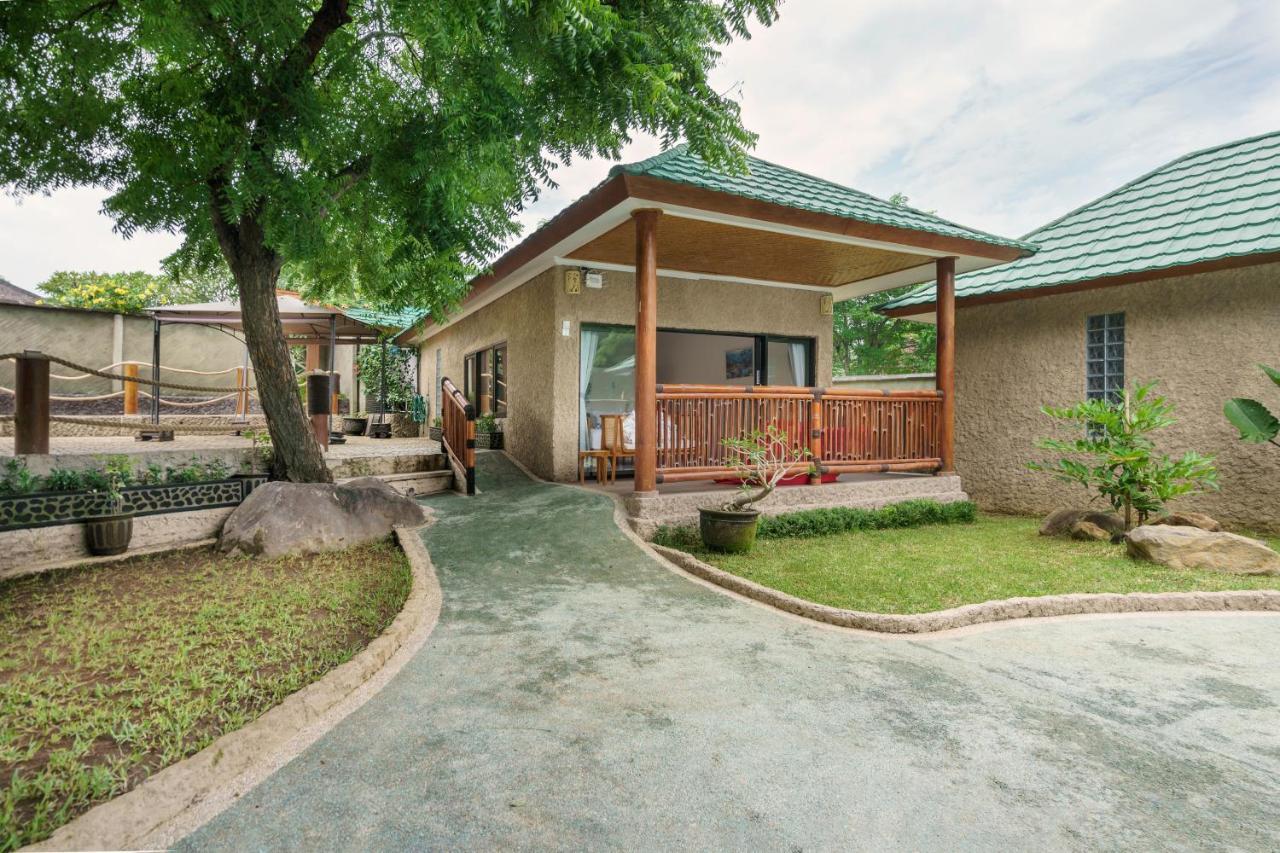 Lunar Dive Resort: Bamboo Villas クブ エクステリア 写真