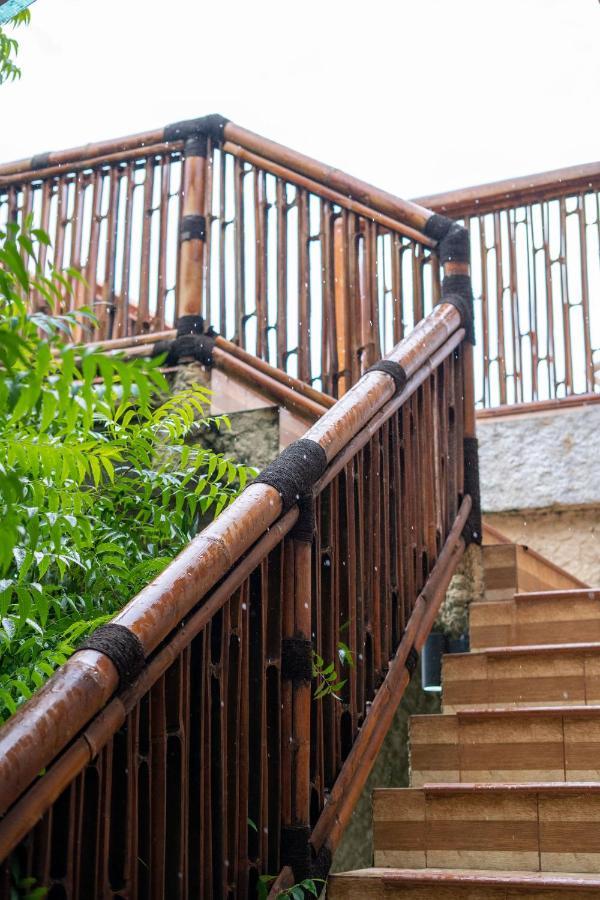 Lunar Dive Resort: Bamboo Villas クブ エクステリア 写真